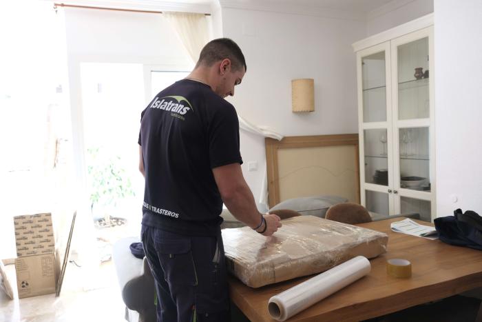 ¿Cómo embalar muebles para una mudanza?