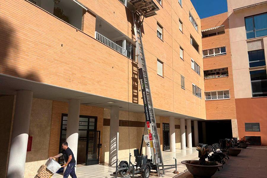 ¿Qué es una grúa montamuebles?